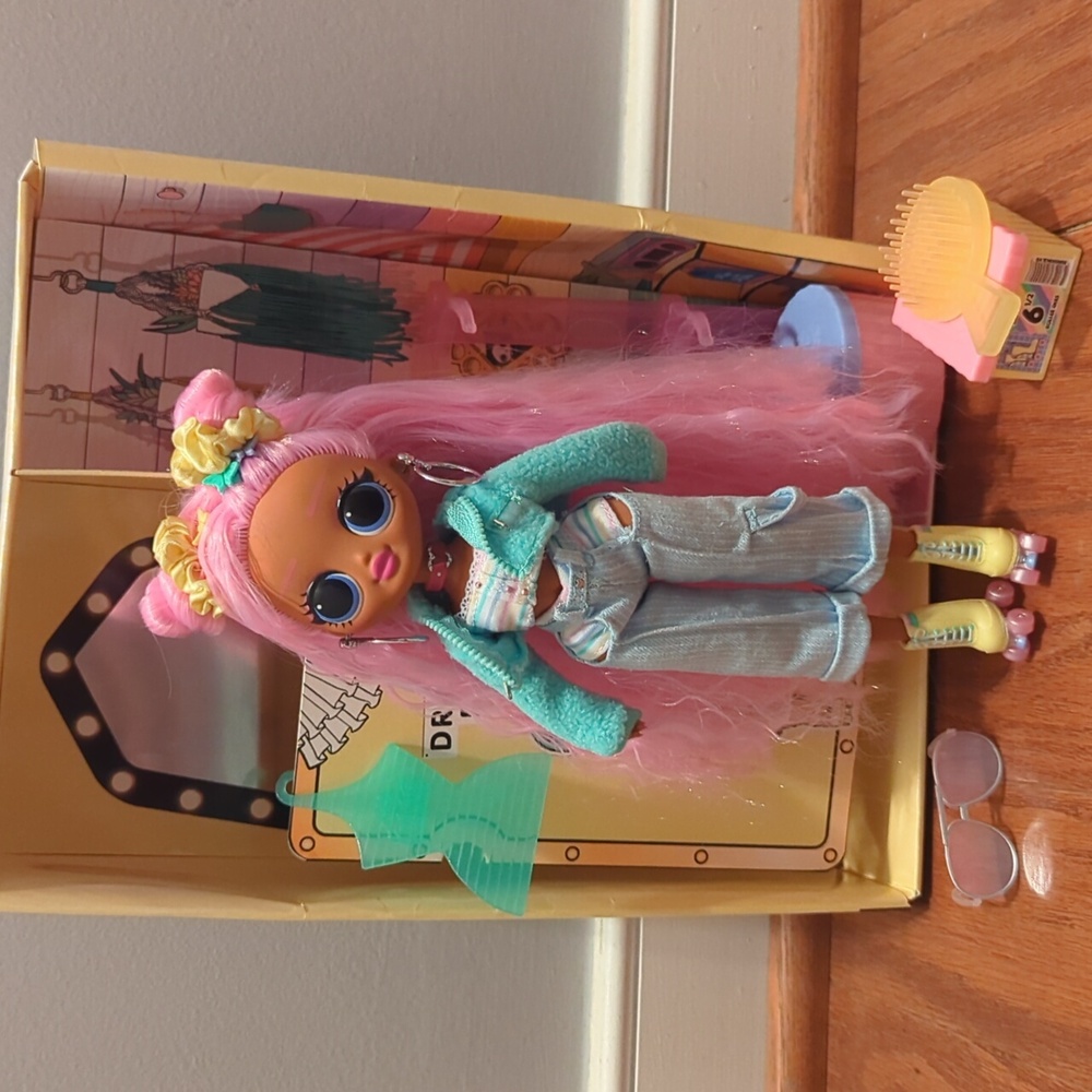 LOL Surprise OMG Sunshine Gurl Fashion Doll